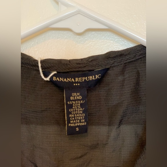 Banana Republic Silk Blend Gray Sheer Ruffle Blouse.    Size-Small - Picture 3 of 3